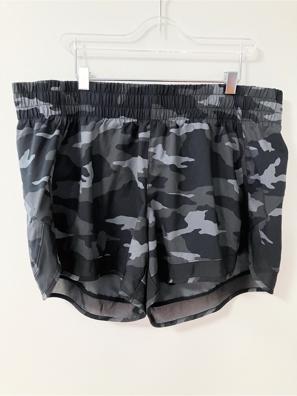 Athleta | Black Camo Printed Mesh Racer Run Shorts M Athletic Running Workout